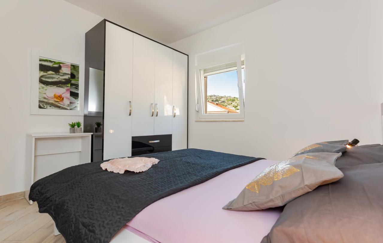 Andela 3 Apartment Makarska Bagian luar foto